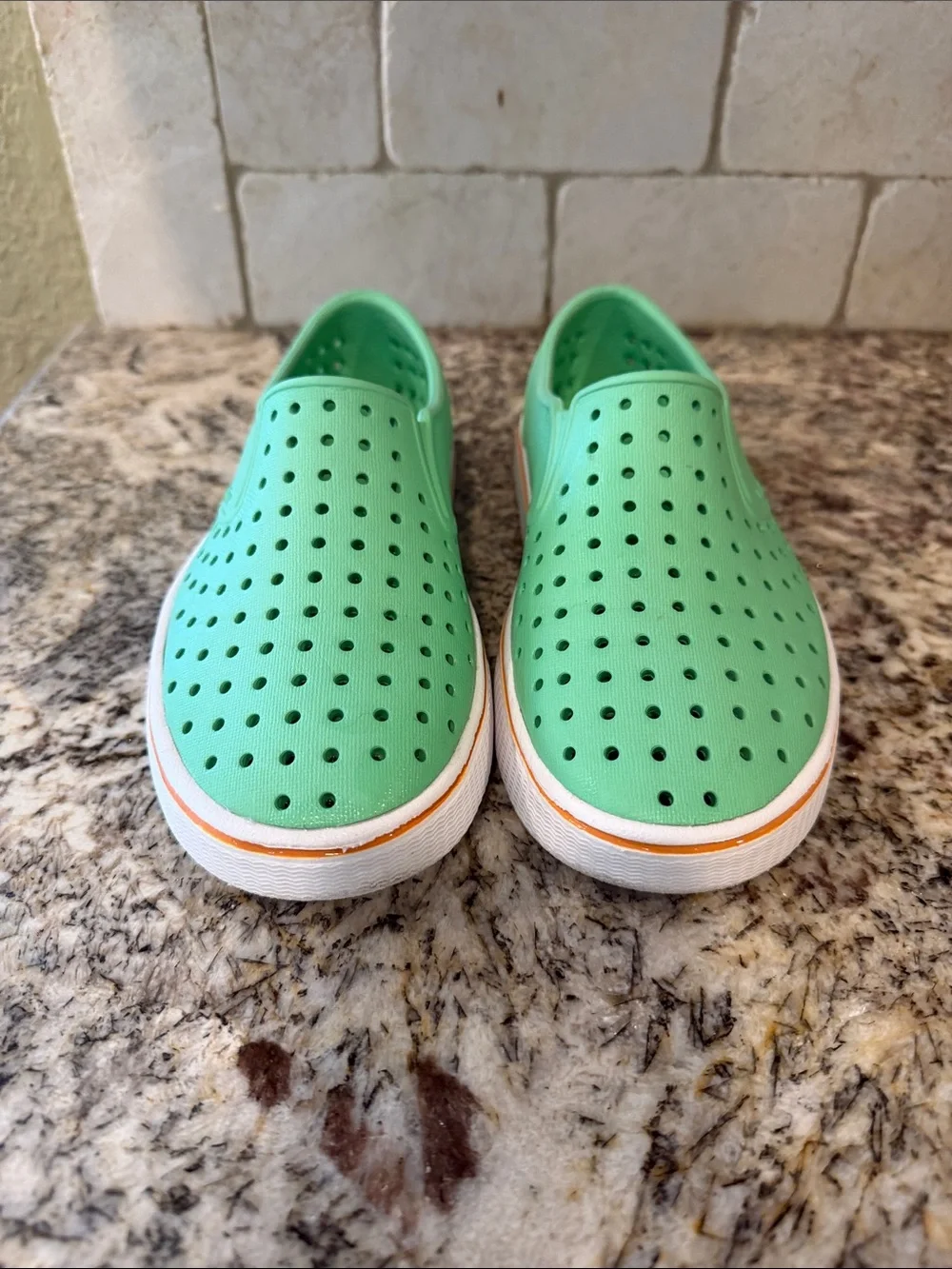 Native Miles Shoes Youth Kids green Slip On Water Shoes Lite Size J3 Unisex J3